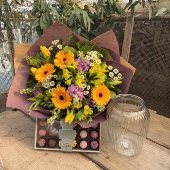 Mother's Day Hamper for delivery in Darlington with vase and chocolate
